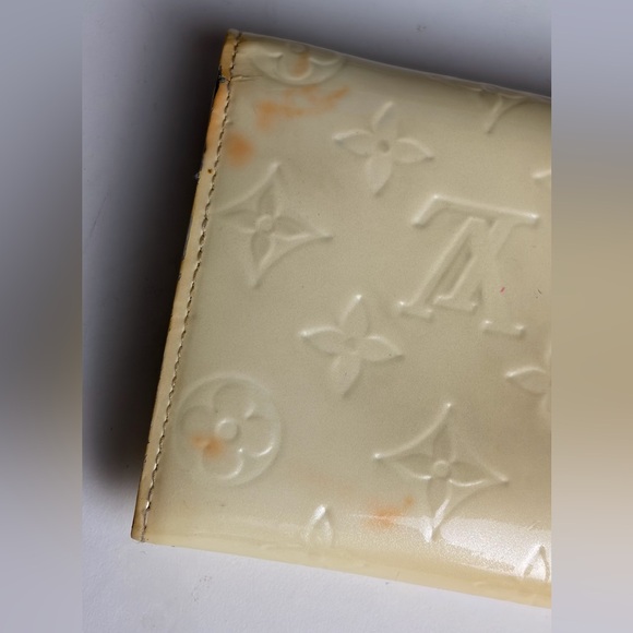 Louis Vuitton Ivory Vernis Sarah Wallet - Picture 7 of 16